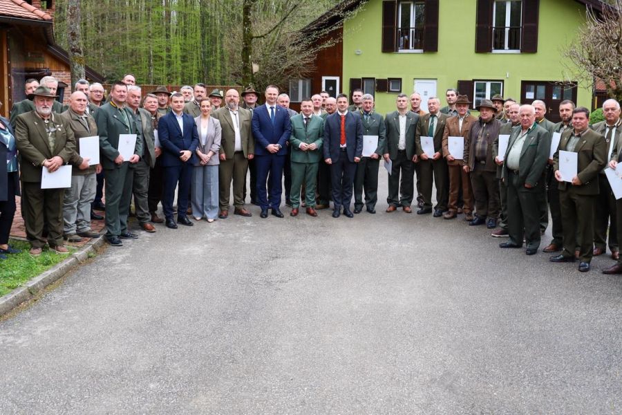 LOVCI BJELOVARSKO- BILOGORSKE ŽUPANIJE POTPISALI LOVOZAKUPNE UGOVORE SA ŽUPANOM MARUŠIĆEM O ZAKUPU LOVIŠTA  NA SLIJEDEĆIH 10 LOVNIH GODINA