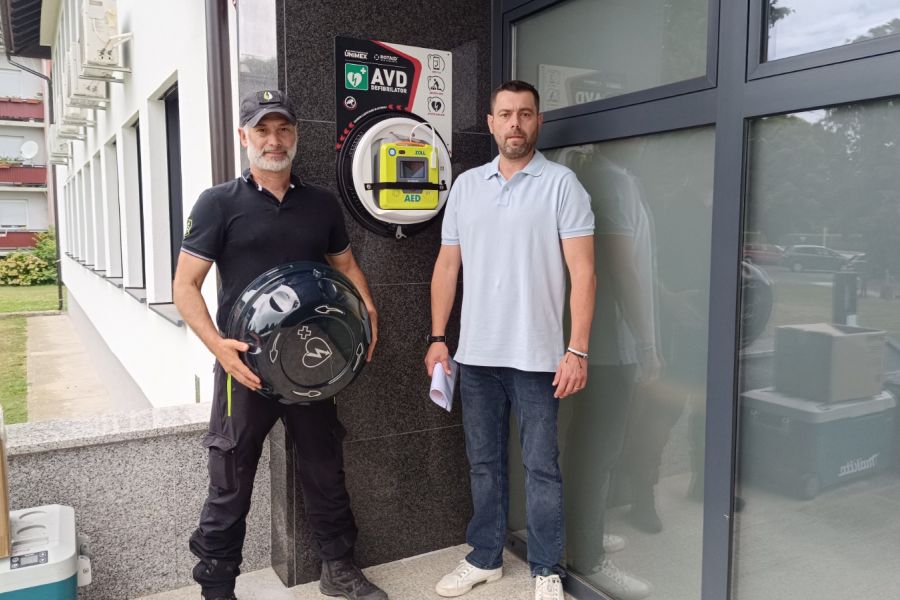 PRIMJER ZA PRIMJER – GRUBIŠNOPOLJSKI PODUZETNIK DAROVAO DVA DEFIBRILATORA ZA SRČANE BOLESNIKE