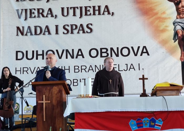 PREKO  900 BRANITELJA I ČLANOVA NJIHOVIH OBITELJI IZ CIJELE HRVATSKE NA DUHOVNOJ OBNOVI U MEĐUGORJU