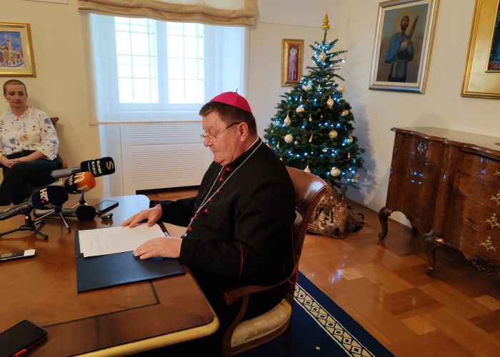 BOŽIĆNA ČESTITKA BJELOVARSKO - KRIŽEVAČKOG BISKUPA, VJEKOSLAVA HUZJAKA