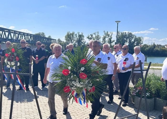 KOMEMORACIJA U SLAVONSKOM BRODU ZA 18 BJELOVARSKIH VITEZOVA