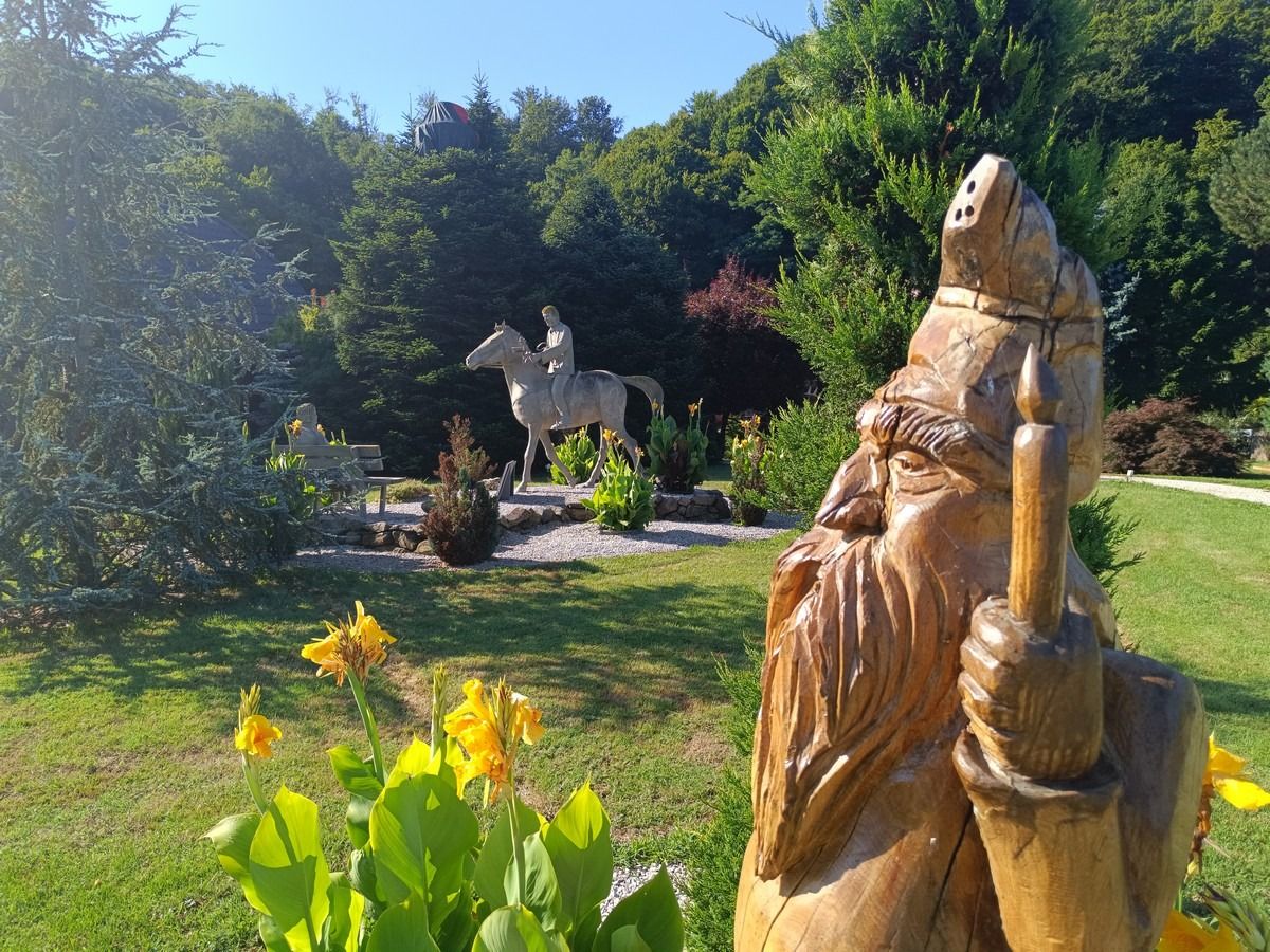 BOŽIĆNA BAJKA OBITELJI SALAJ - POČETNE PRIPREME ZA BOŽIĆ NA 35 SRPANJSKIH STUPNJEVA