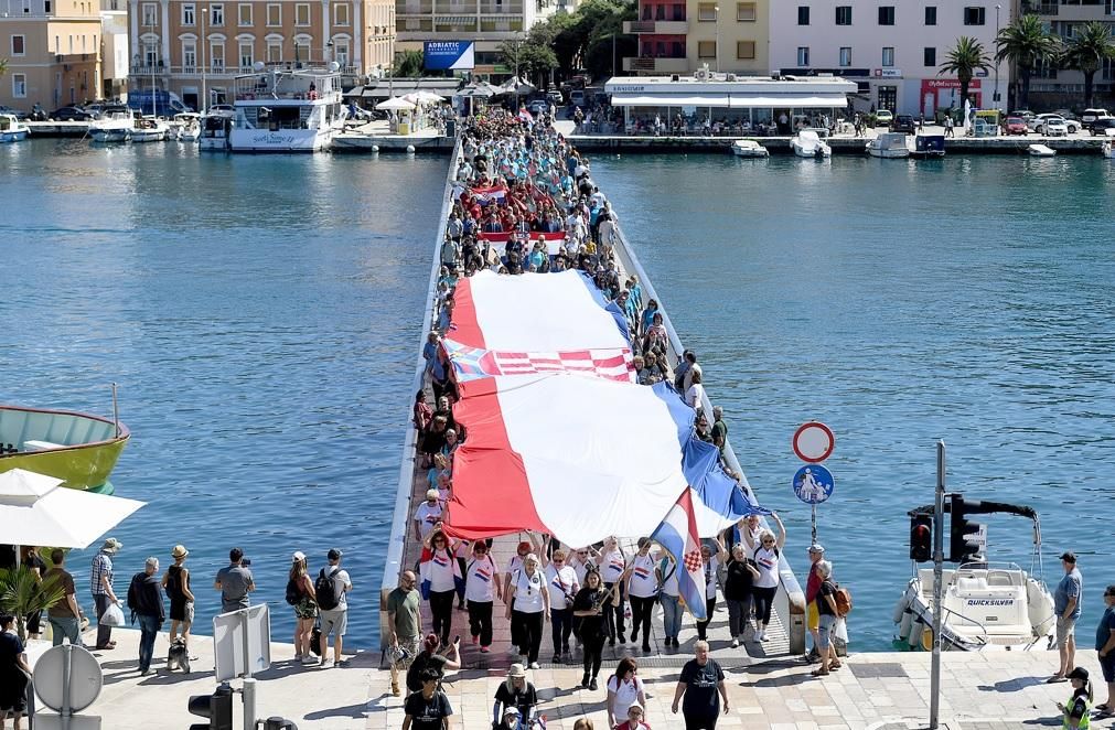 BRANITELJICE IZ CIJELE HRVATSKE U ZADRU NA 6.SUSRETU HRVATSKIH BRANITELJICA IZ DOMOVINSKOG RATA