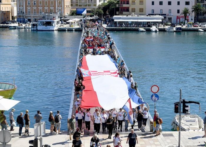 BRANITELJICE IZ CIJELE HRVATSKE U ZADRU NA 6.SUSRETU HRVATSKIH BRANITELJICA IZ DOMOVINSKOG RATA