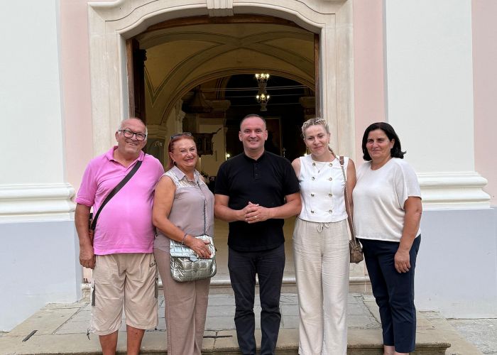VELEČASNI MIHIL GOJANI PJESMOM „MOJ LIPI ANĐELE - POSTAO HIT NA DRUŠTVENIM MREŽAMA